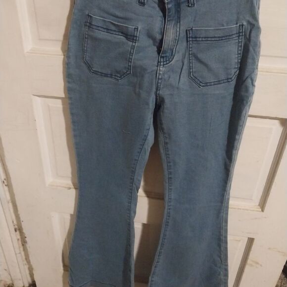 Women's Size 4 Bell-Bottom Blue Jeans - Picture 1 of 4